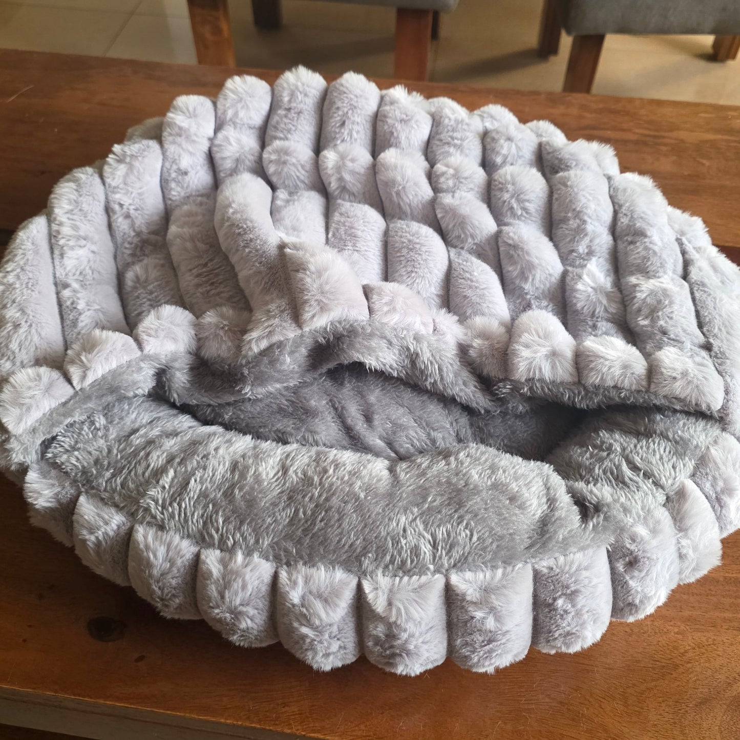 Ultra-Soft Calming Pet Bed| Warm Anti-Anxiety Nest Bed for Cats(Anti-Slip Base)