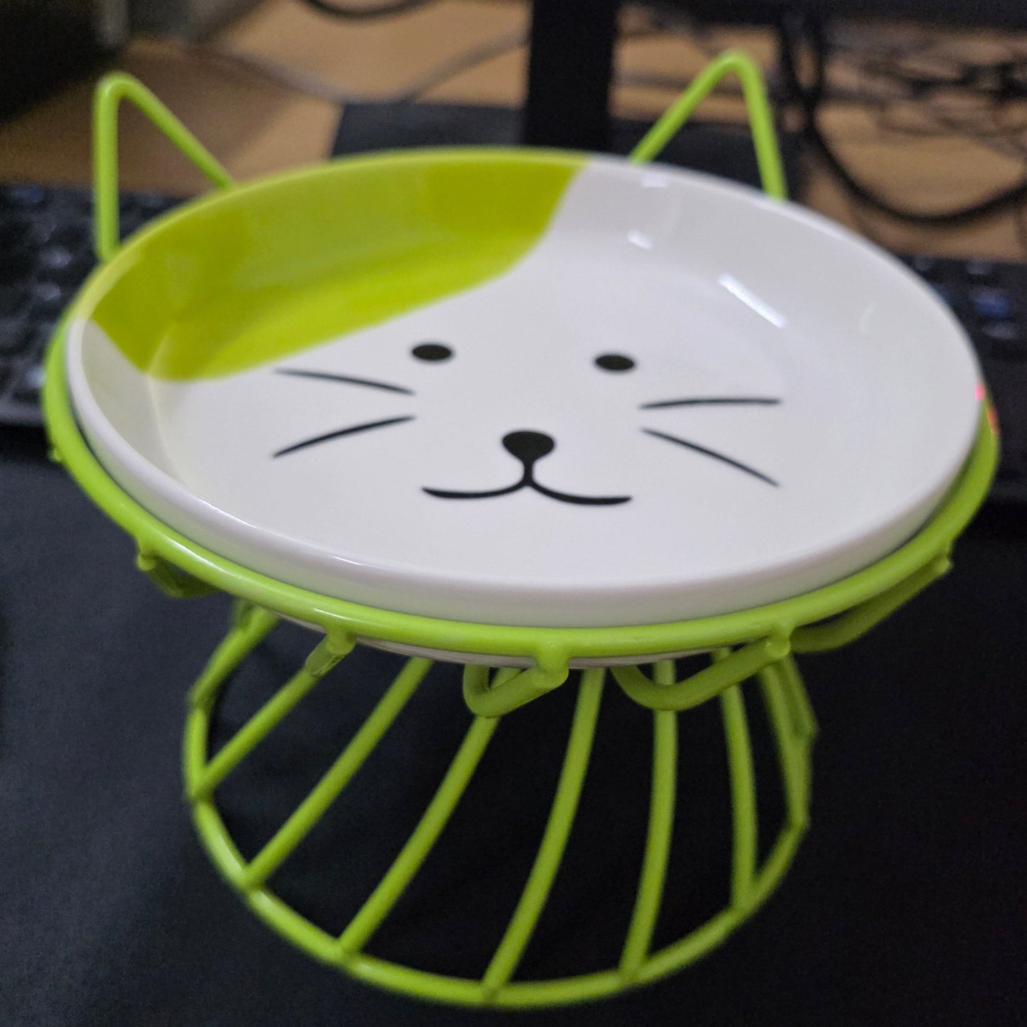 Elevated Cat Bowl Stand – Ergonomic & Whisker-Friendly Feeding